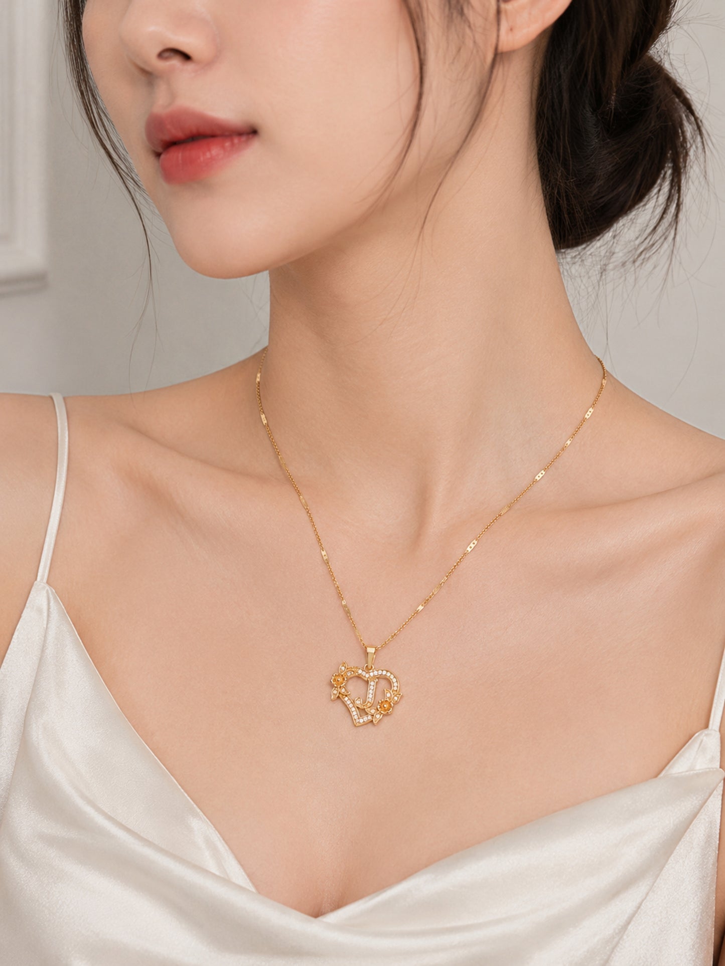 To My Wife-Customized heart-shaped diamond necklace with the first letter of the name-A84086
